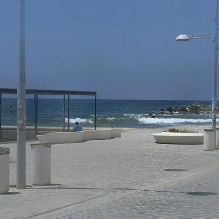 Beachside Light House Kato 82 * Paphos