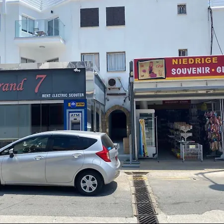 Beachside Light House Kato 82