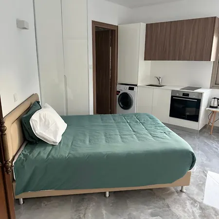 Beachside Light House Kato 82