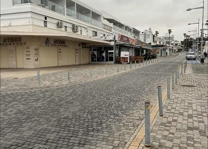 Beachside Light House Kato 82