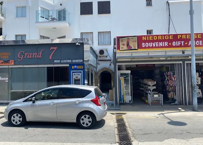 Beachside Light House Kato 82