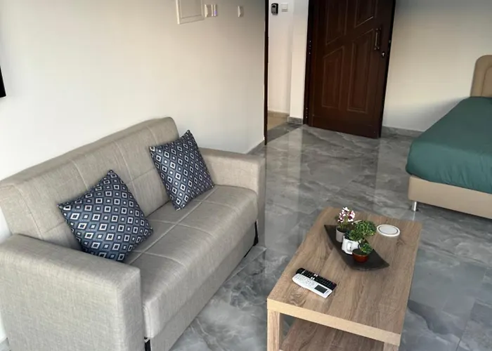 Beachside Light House Kato 82 * Paphos