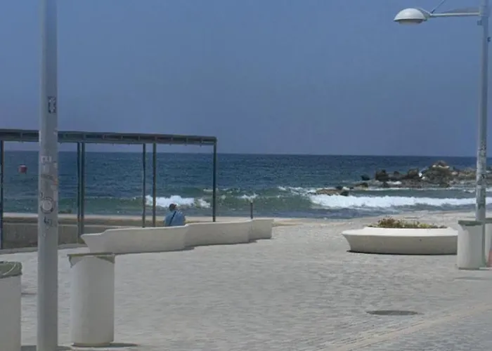 Beachside Light House Kato 82 * Paphos